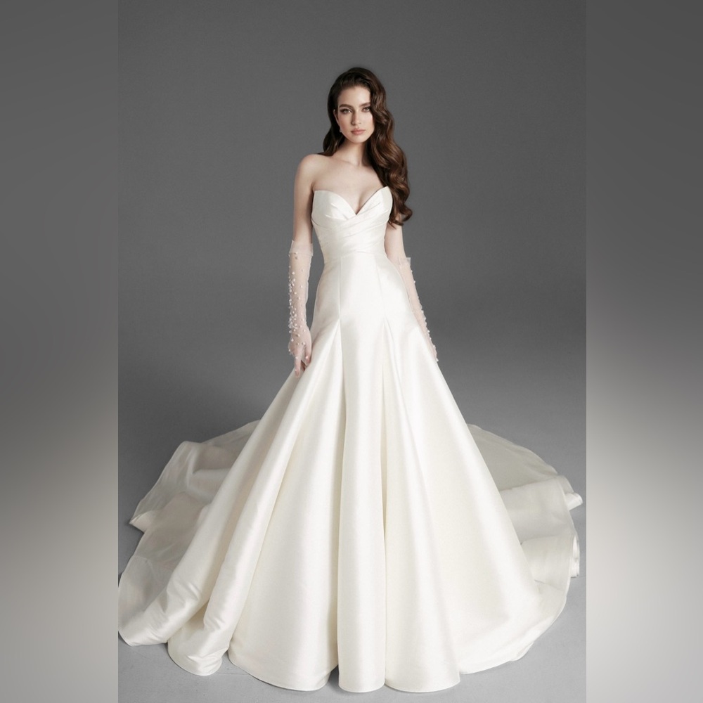 “Dezi” Gown by Dany Tabet: Size 8. NEW w/tags.